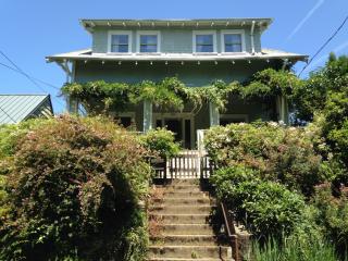 2945 Franklin St, Portland OR  97202-2030 exterior