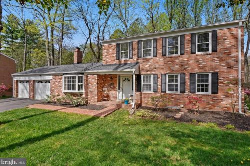 2422 Bramblebush Ct, Herndon, VA 20191-3703