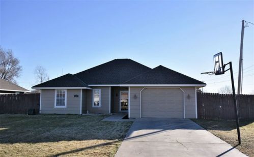 102 F St, Elgin, OK 73538-9161