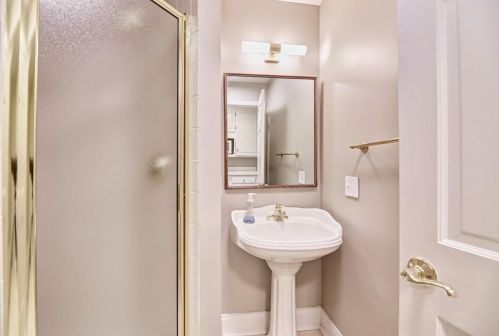 7000 Hunters Br Dr, Atlanta GA  30328-1718 exterior
