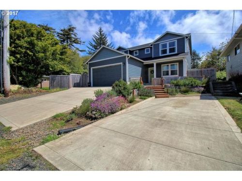 836 Fogarty St, Newport, OR 97365-2617