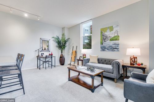 215 7th St, Minneapolis, MN 55413-2409