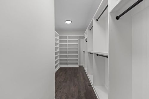 695 Highland Oaks Dr, Atlanta GA  30331-9210 exterior