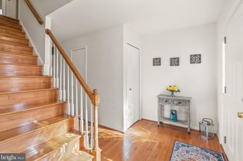 7909 Pebble Brook Ct, Springfield VA  22153-2618 exterior