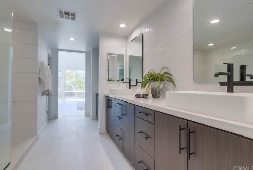 262 Rockefeller, Irvine CA  92612-8113 exterior