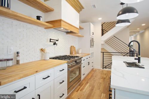 2612 Coral St, Philadelphia, PA 19125-1410