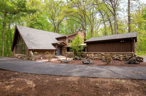 2890 Blackthorn Rd, Bannockburn, IL 60015-3757