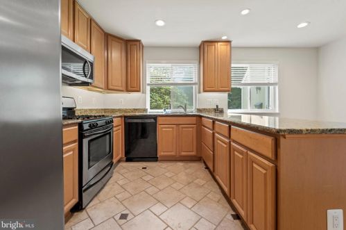 1405 Greenmont Ct, Herndon VA  20190-4041 exterior