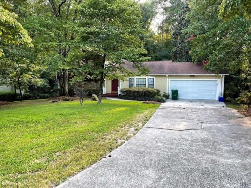 488 Pineburr Ln, Stone Mountain, GA 30087-5518