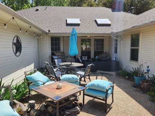 1403 Shannon Pl, Carrollton TX  75006-1514 exterior