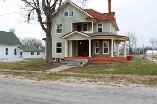 202 1st St, Birds, IL 62427