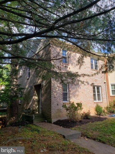 9075 Giltinan Ct, Springfield VA  22153-1140 exterior