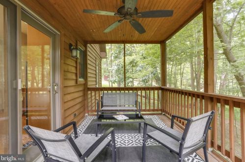 4 Pileated Woodpecker Ln, Hedgesville WV  25427-6232 exterior
