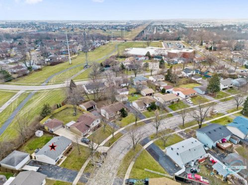 162 Garden Dr, Lemont IL  60440-2616 exterior
