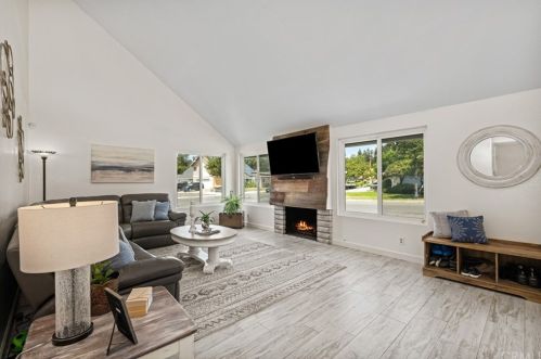 6298 Woodsboro Ave, Anaheim CA  92807-2347 exterior