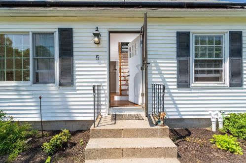 5 Crestwood Dr, Sandy Hook, CT 06482-1357