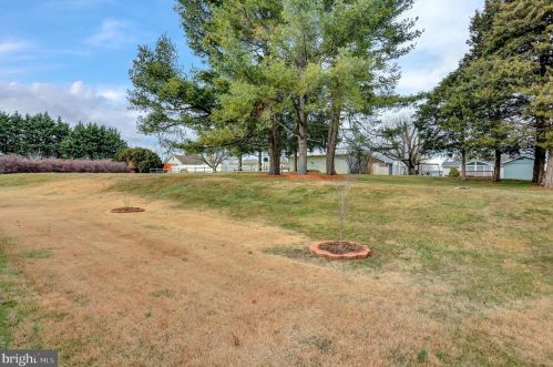 20 Lincoln Dr, Hanover PA 17331-4906 exterior