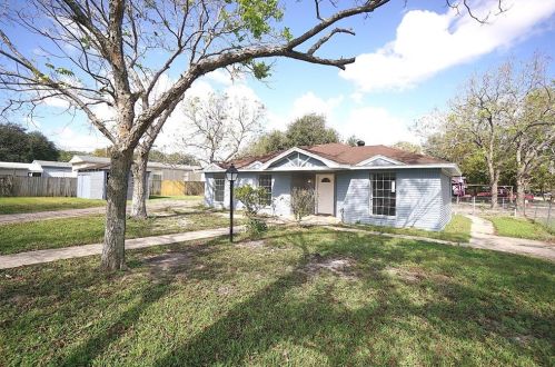 103 County Road 921, Angleton, TX 77515-7135