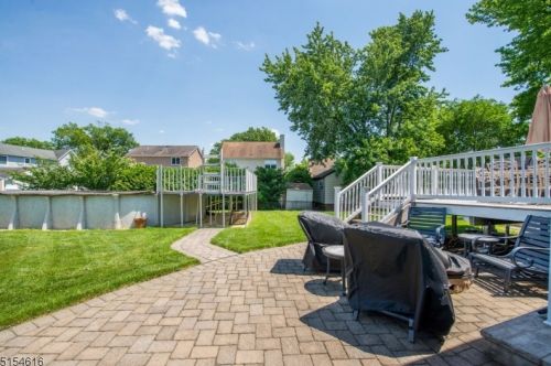 18 Crestwood Ct, Paterson, NJ 07512-1902
