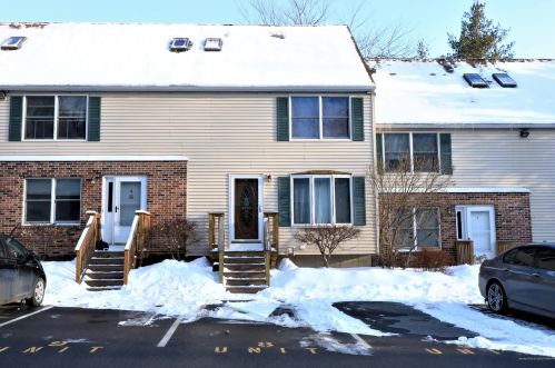 5 Colburn Dr, Orono, ME 04473-5629