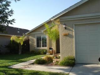1281 Oso Dr, Madera, CA 93638-9316