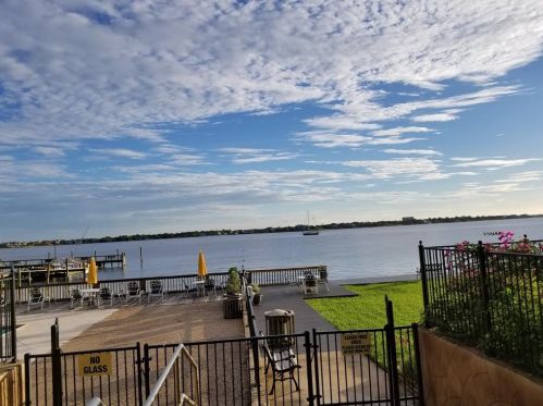 3535 Nasa Pkwy, Taylor Lake Village TX  77586-6469 exterior