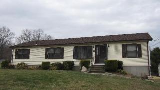 18 Piscitello Dr, Branford, CT 06405-2413