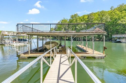 3208 Winterberry Ln, Gainesville, GA 30501-7617