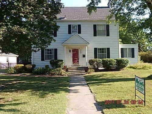620 Broadway St, Iola, KS 66749-3456