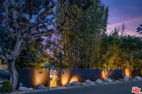 233 Amalfi Dr, Santa Monica, CA 90402-1125