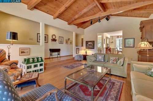 325 Pikes Ct, Pacheco, CA 94553-6220