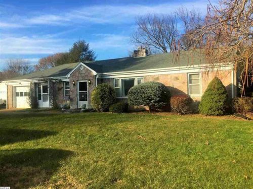 602 Cherry Hill Dr, Staunton, VA 24401-1909