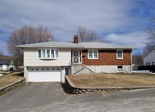 65 Starlet Ln, Waterbury, CT 06704-2127