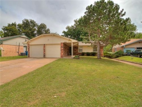 500 Larkspur Ln, Edmond, OK 73003-5043