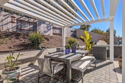 1731 Freda Ln, Cardiff By The Sea CA  92007-1108 exterior