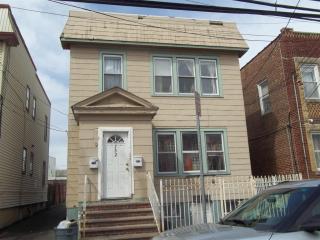 732 6th St, Newark, NJ 07107-2524