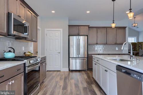 412 Constitution Dr, Ephrata PA  17522 exterior