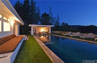 4672 Brewster Dr, Los Angeles CA  91356-4802 exterior