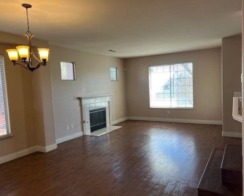 303 Catalina Pl, Manteca, CA 95337-8302