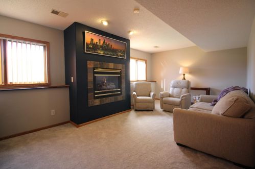 2414 Hynes Ave, Saint Paul MN 55128-5113 exterior