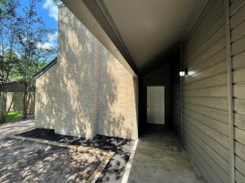 118 Foster Oaks Dr, Conroe TX  77301-4584 exterior