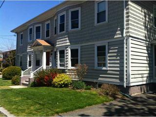 15 Trenton St, Pawtucket, RI 02860-6032