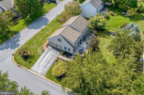 1827 Krystle Dr, Lancaster PA  17602-4149 exterior