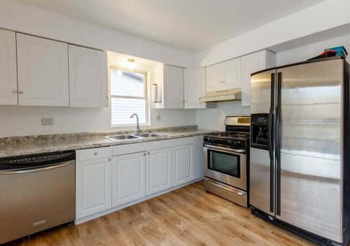 305 Lyons Dr, Lemont IL  60440-1852 exterior