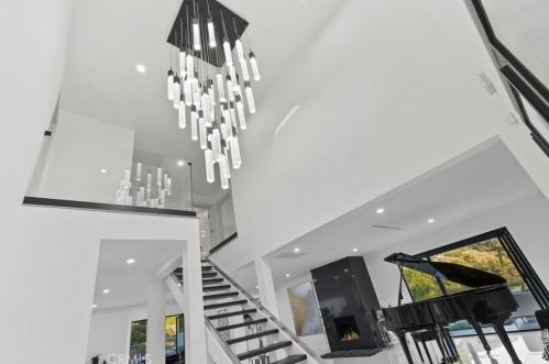2434 Delisle Ct, Glendale CA  91208-2210 exterior