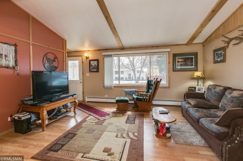 6854 8th Street Ln, Saint Paul, MN 55128-6224
