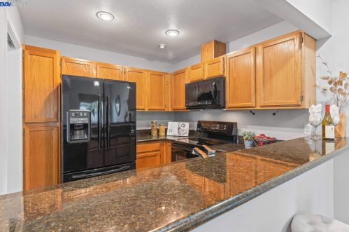 200 Compton Cir, San Ramon, CA 94583-1652