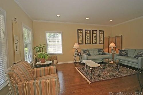 5 Rustic Ln, Norwalk, CT 06851-3100