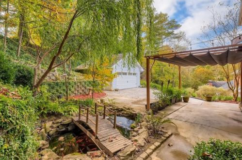 2134 Briarlake Trce, Atlanta GA  30345-3669 exterior