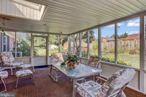 2113 Lyndell Dr, Lancaster PA  17601-5728 exterior